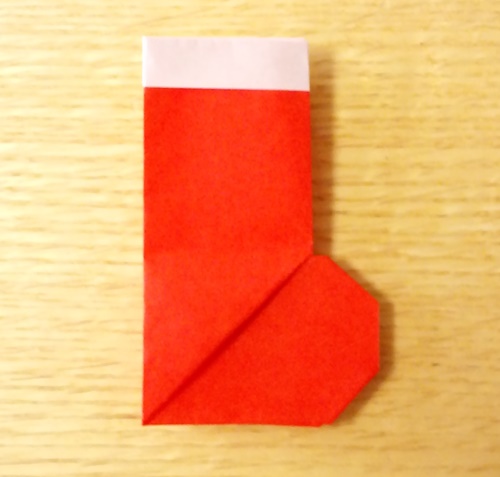 サンタブーツの折り紙で簡単な折り方 平面の作り方で壁にも貼れる Life Is Happy