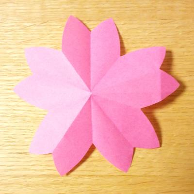 桜の花の折り紙での簡単な折り方 平面だから春の花の壁面飾りに Life Is Happy